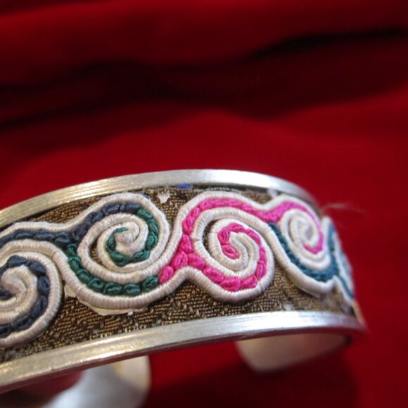 UNISEX ARTIST handmade vintage silver+textile stamped WAVE CUFF BRACELET M- L - Picture 4 of 10